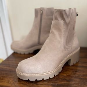 No Boundaries Women’s Chelsea Boots With Knit Panel Size 11 NWT